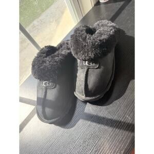 UGG Black Shearling Clog Slippers Women’s Size 8 Suede Cozy Slip-On Shoes